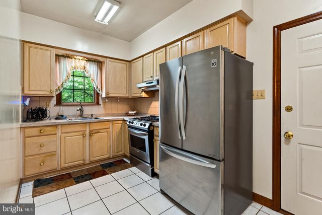 3744 SCHOOL LN, Newtown Square, PA 19073
