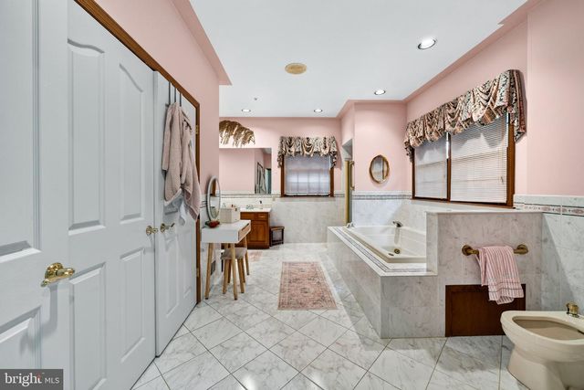 3744 SCHOOL LN, Newtown Square, PA 19073