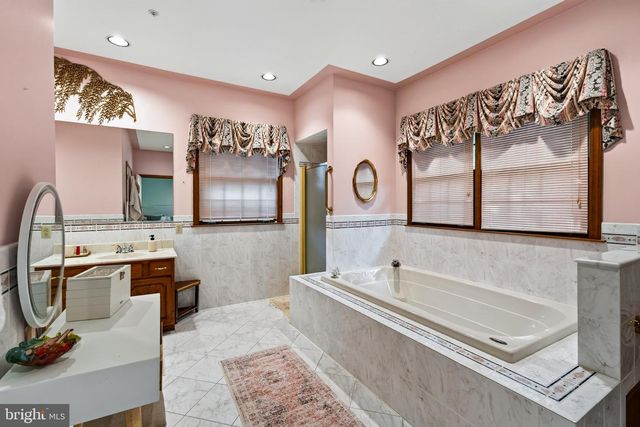 3744 SCHOOL LN, Newtown Square, PA 19073