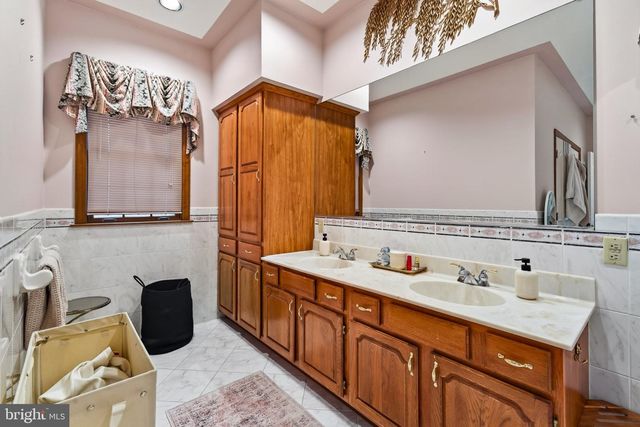 3744 SCHOOL LN, Newtown Square, PA 19073