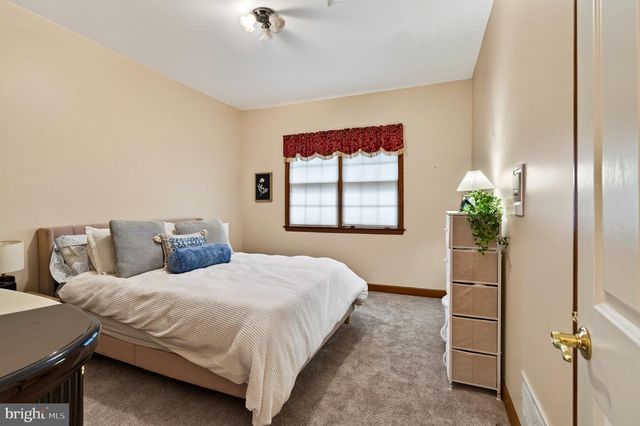 3744 SCHOOL LN, Newtown Square, PA 19073