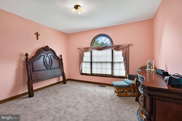 3744 SCHOOL LN, Newtown Square, PA 19073