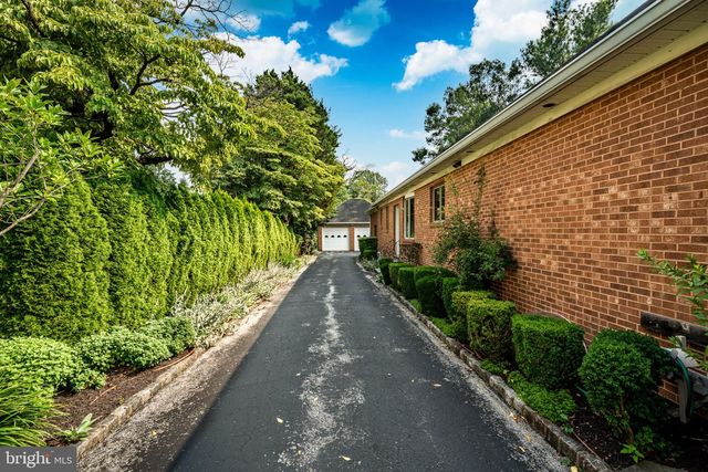 3744 SCHOOL LN, Newtown Square, PA 19073