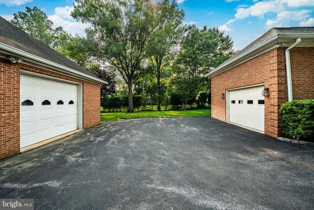 3744 SCHOOL LN, Newtown Square, PA 19073