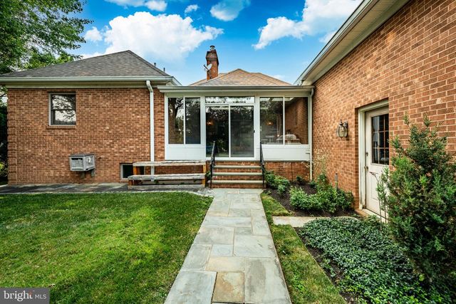 3744 SCHOOL LN, Newtown Square, PA 19073