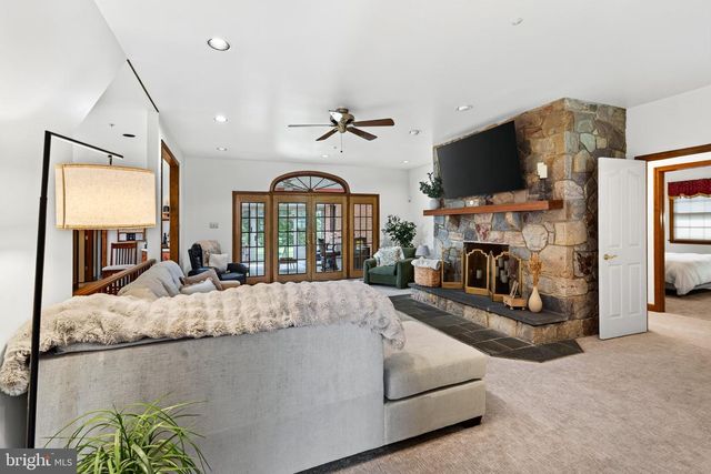 3744 SCHOOL LN, Newtown Square, PA 19073
