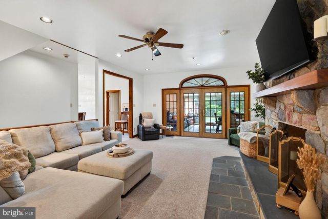 3744 SCHOOL LN, Newtown Square, PA 19073