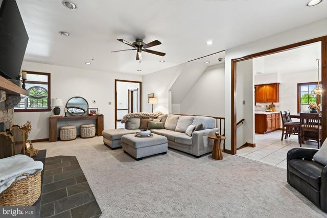 3744 SCHOOL LN, Newtown Square, PA 19073