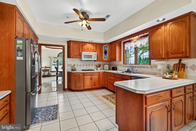 3744 SCHOOL LN, Newtown Square, PA 19073