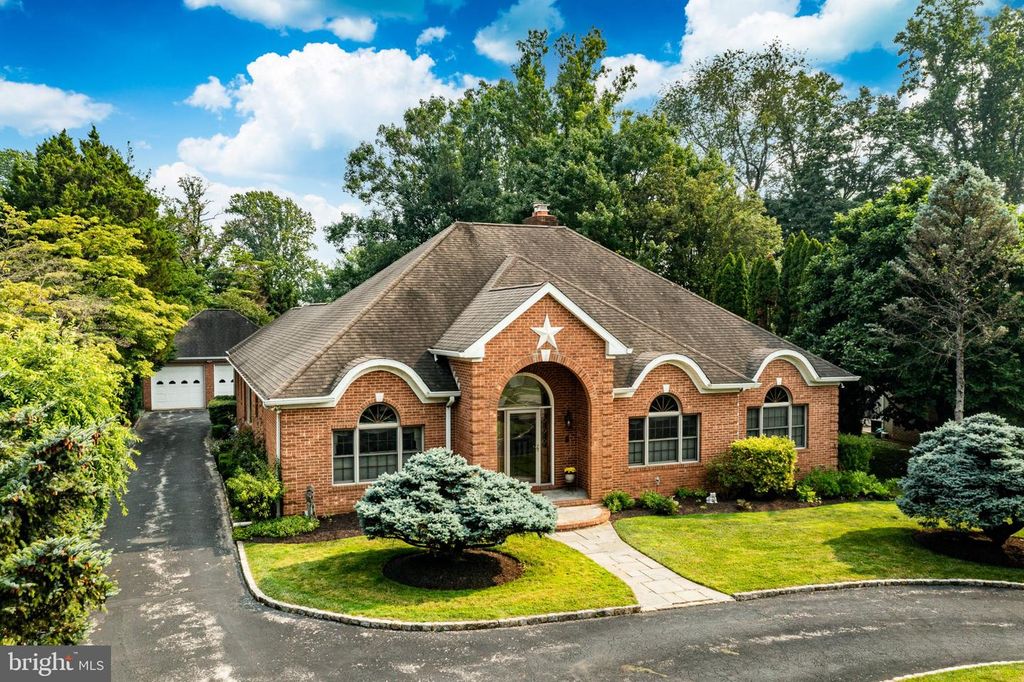 3744 SCHOOL LN, Newtown Square, PA 19073