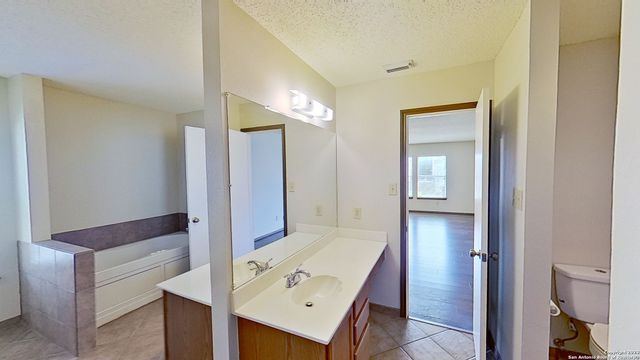 2547 SMOKEY CRK, Schertz, TX 78154