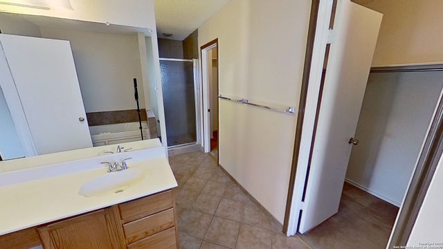 2547 SMOKEY CRK, Schertz, TX 78154