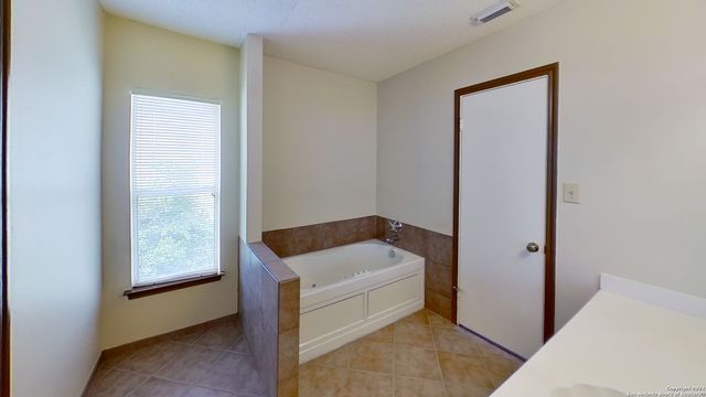 2547 SMOKEY CRK, Schertz, TX 78154