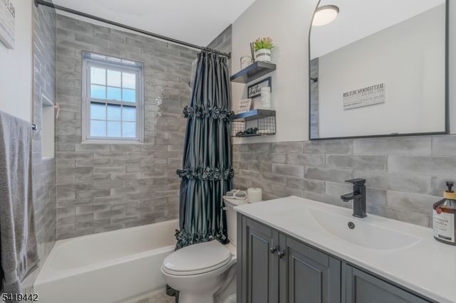 605 Grove St 15, Clifton City, NJ 07013