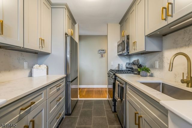 605 Grove St 15, Clifton City, NJ 07013