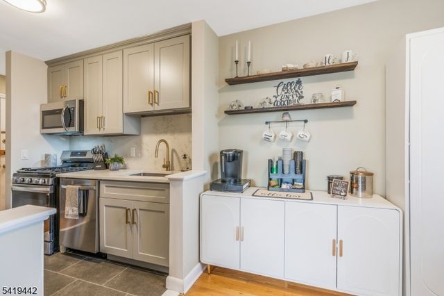 605 Grove St 15, Clifton City, NJ 07013