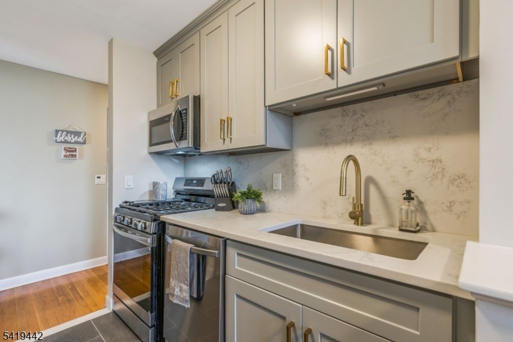 605 Grove St 15, Clifton City, NJ 07013