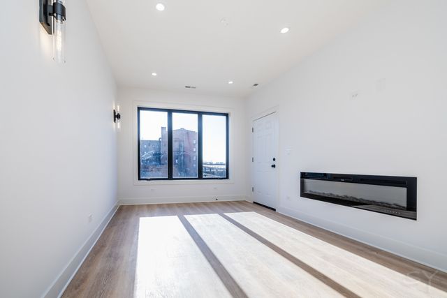 3215 W Fulton Street, Chicago, IL 60624