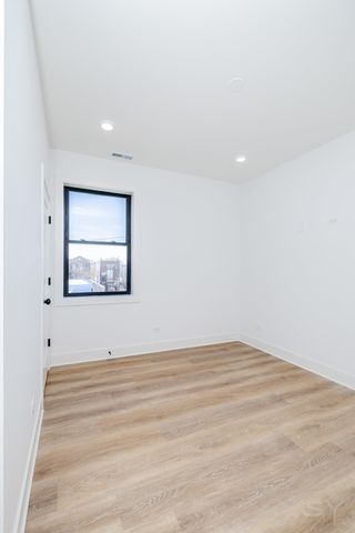 3215 W Fulton Street, Chicago, IL 60624