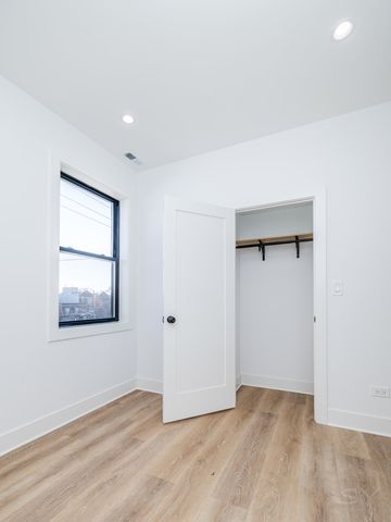 3215 W Fulton Street, Chicago, IL 60624