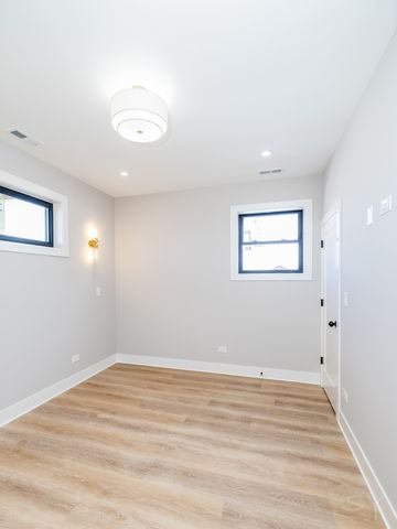 3215 W Fulton Street, Chicago, IL 60624