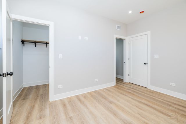 3215 W Fulton Street, Chicago, IL 60624