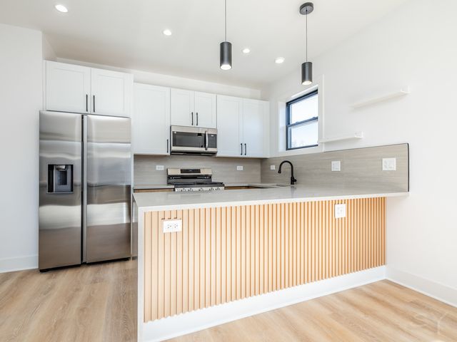 3215 W Fulton Street, Chicago, IL 60624