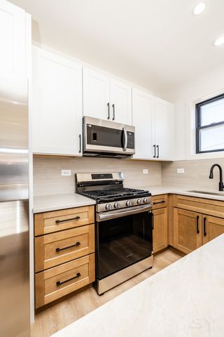 3215 W Fulton Street, Chicago, IL 60624