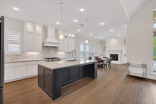 79 N Curly Willow Circle, Tomball, TX 77375