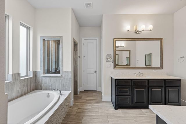 79 N Curly Willow Circle, Tomball, TX 77375