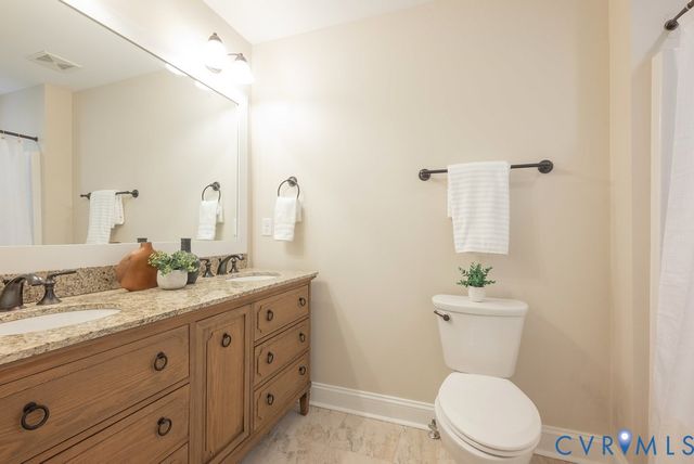 8853 Porto Ct, New Kent, VA 23124