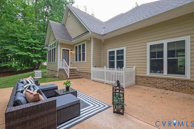 8853 Porto Ct, New Kent, VA 23124