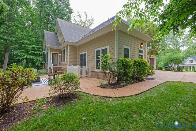 8853 Porto Ct, New Kent, VA 23124