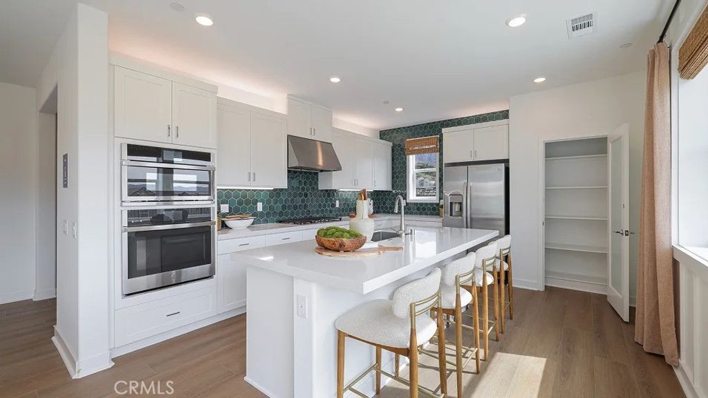 2148 Aneto Way, Santa Paula, CA 93060