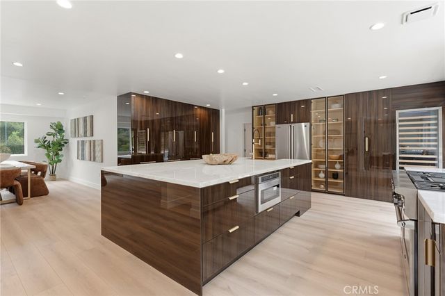 4041 Vanalden Avenue, Tarzana, CA 91356