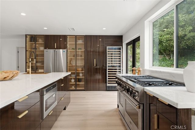 4041 Vanalden Avenue, Tarzana, CA 91356