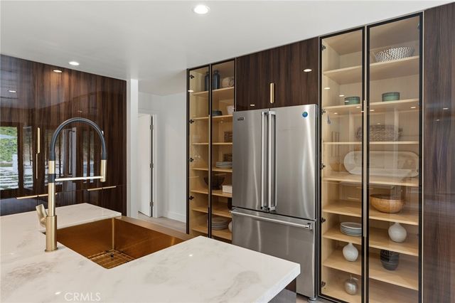 4041 Vanalden Avenue, Tarzana, CA 91356