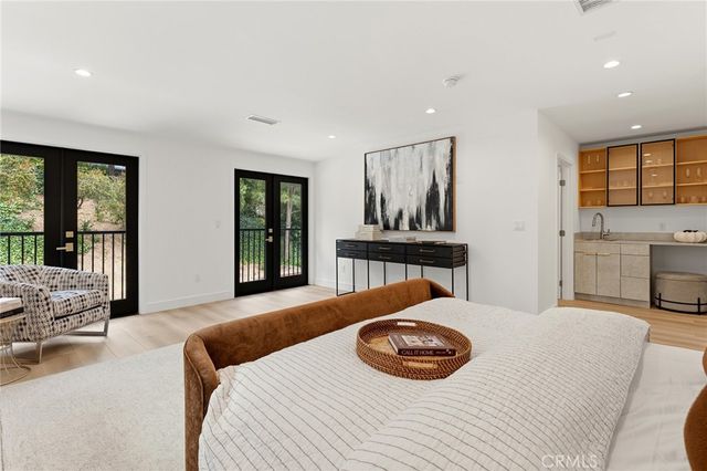 4041 Vanalden Avenue, Tarzana, CA 91356
