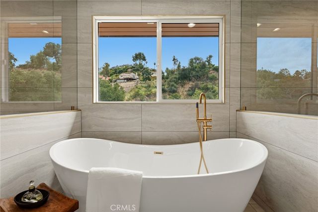 4041 Vanalden Avenue, Tarzana, CA 91356