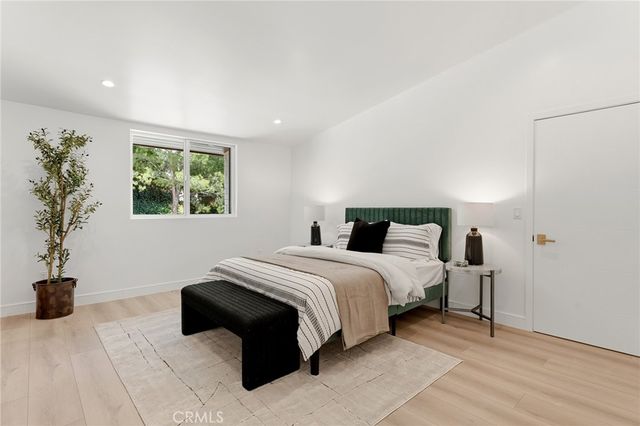 4041 Vanalden Avenue, Tarzana, CA 91356