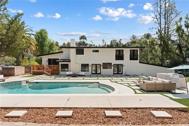 4041 Vanalden Avenue, Tarzana, CA 91356