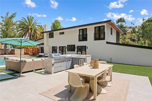 4041 Vanalden Avenue, Tarzana, CA 91356