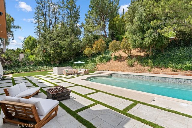 4041 Vanalden Avenue, Tarzana, CA 91356
