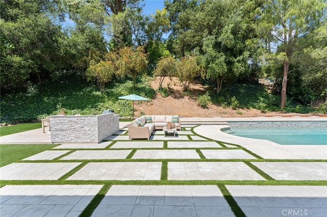 4041 Vanalden Avenue, Tarzana, CA 91356