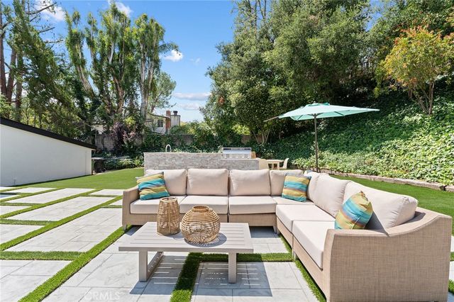 4041 Vanalden Avenue, Tarzana, CA 91356