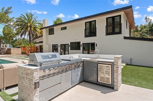 4041 Vanalden Avenue, Tarzana, CA 91356