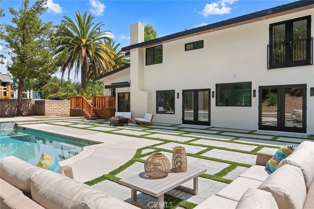 4041 Vanalden Avenue, Tarzana, CA 91356