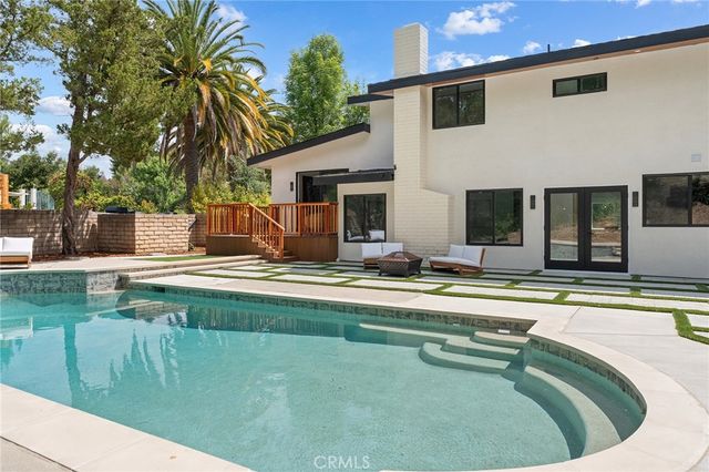 4041 Vanalden Avenue, Tarzana, CA 91356