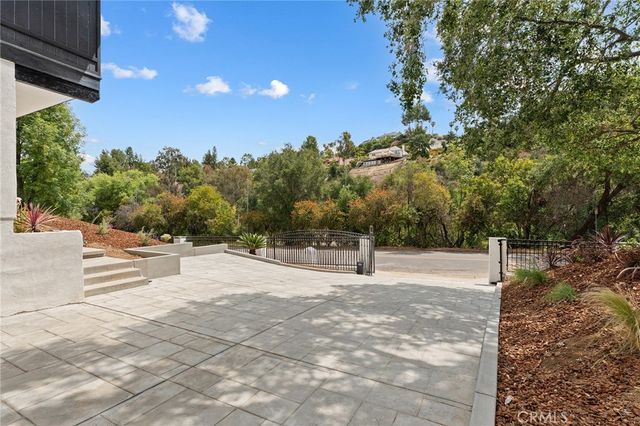 4041 Vanalden Avenue, Tarzana, CA 91356
