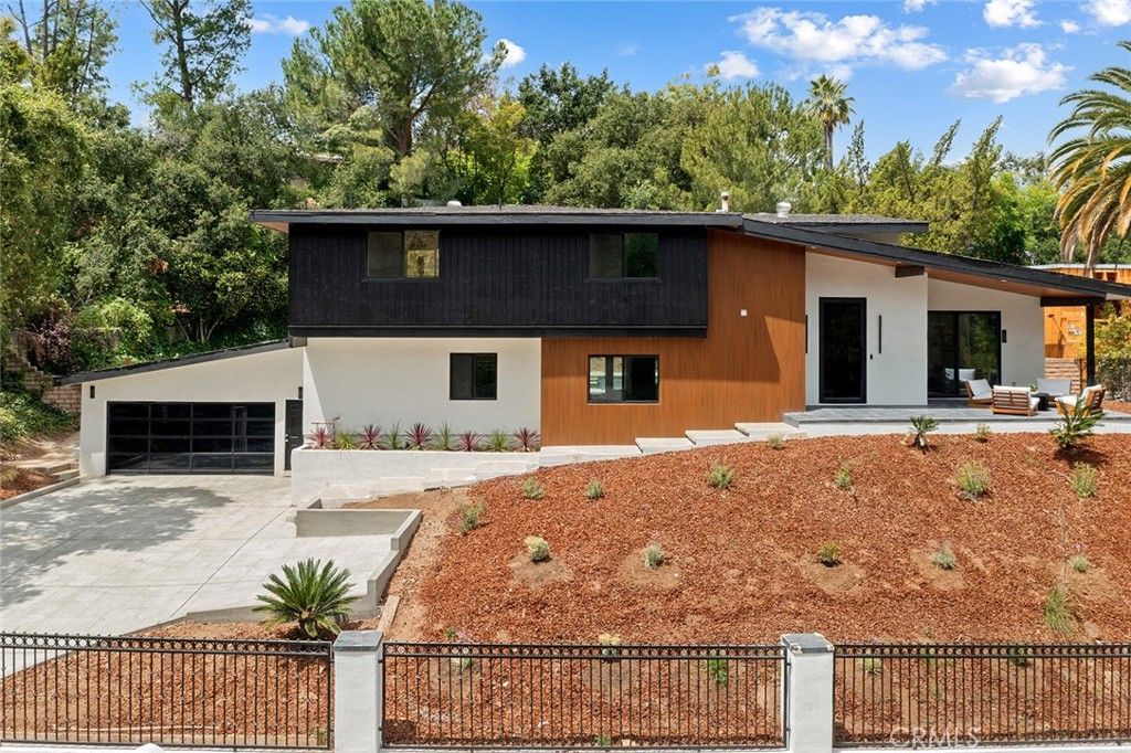 4041 Vanalden Avenue, Tarzana, CA 91356
